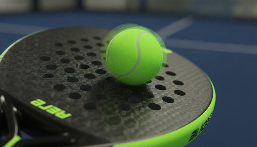 Padelracket met ruw oppervlak: de voordelen en alles wat je moet weten